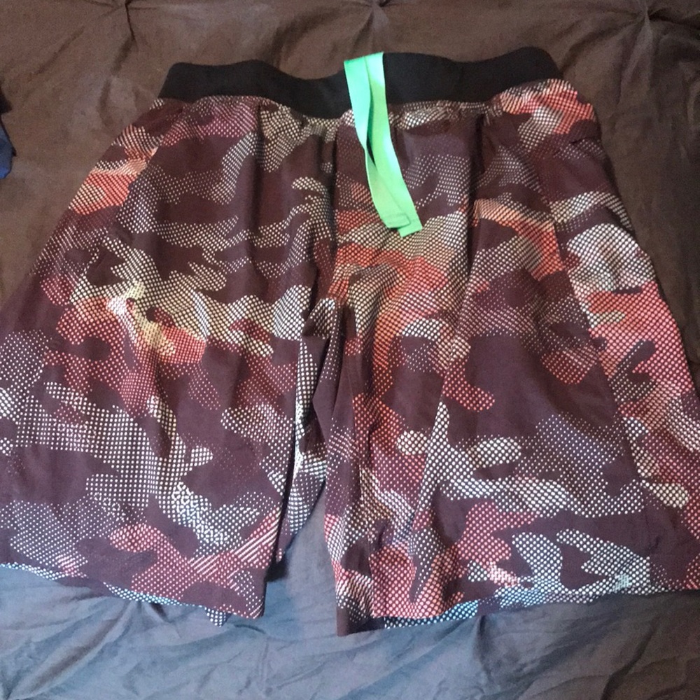 Men’s large lululemon shorts
